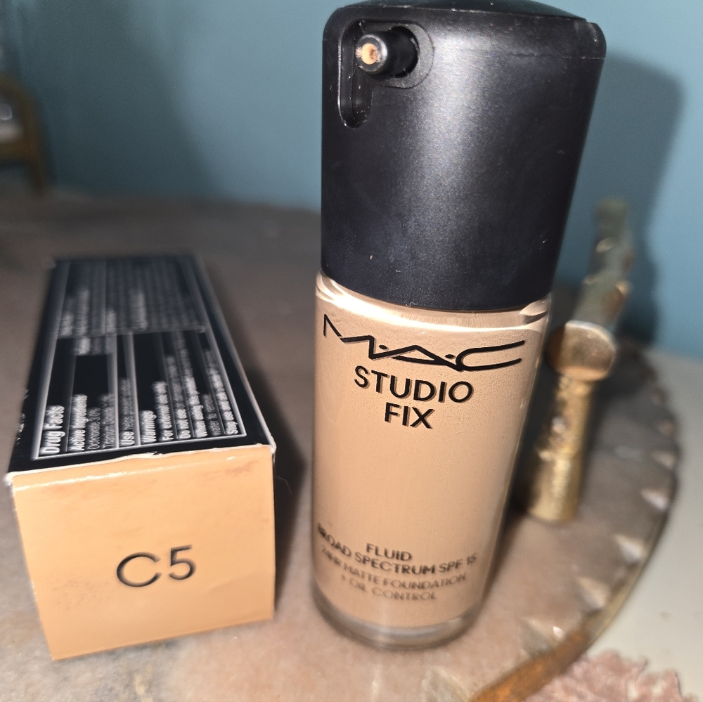MAC Cosmetics Studio Fix Fluid Foundation - C5